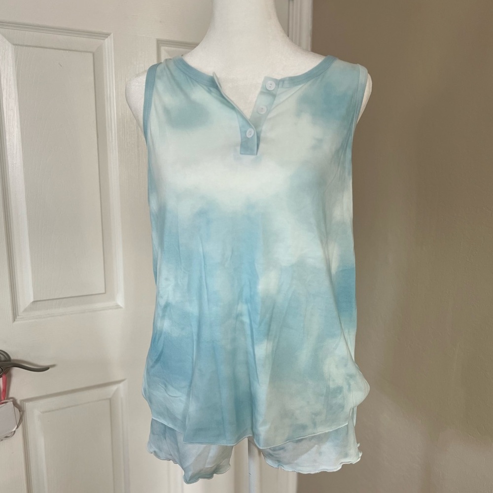 NWOT - Woman’s pj set. Top and shorts in Sky blue - Size S